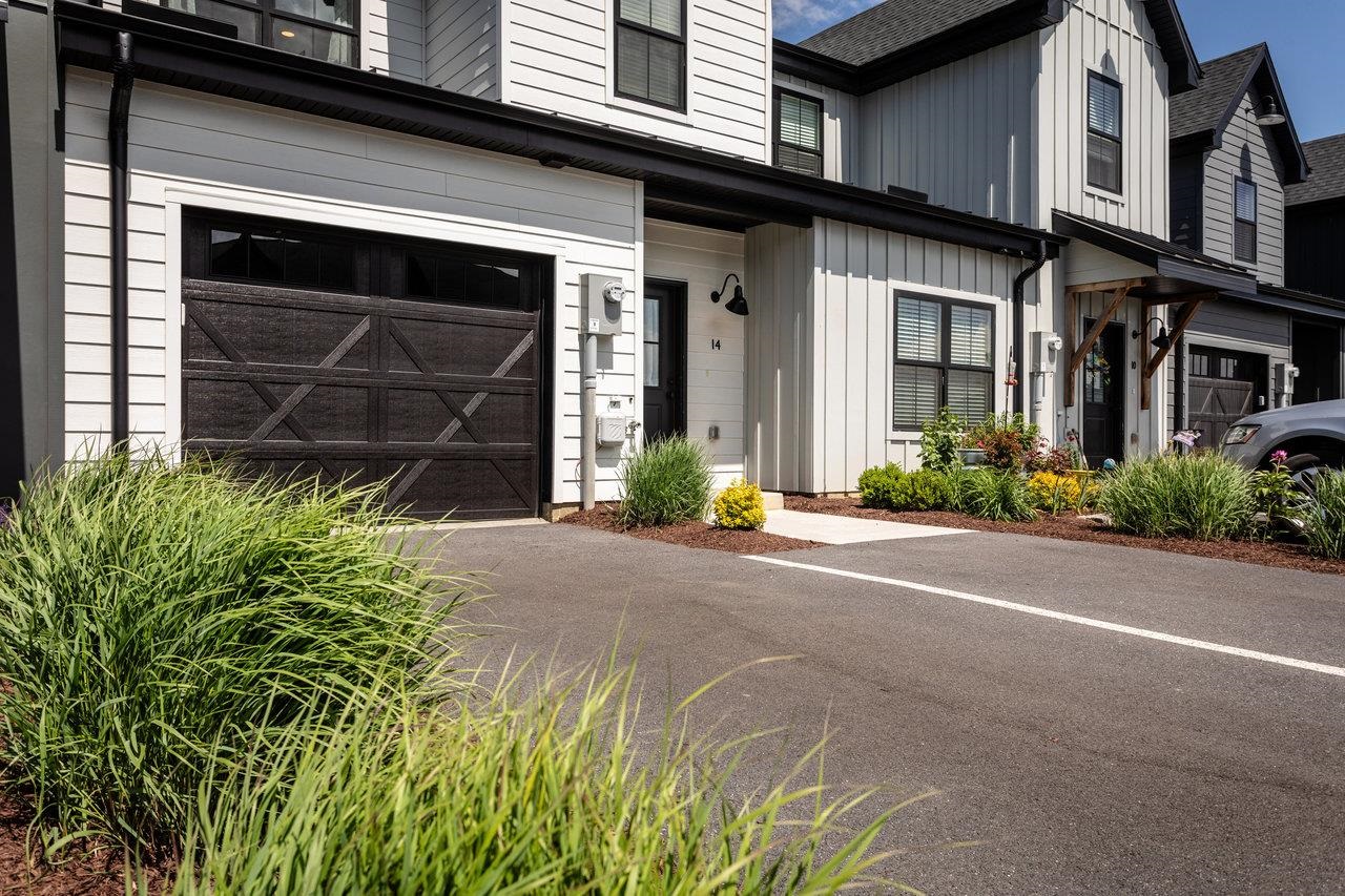 14 FIELD CT
