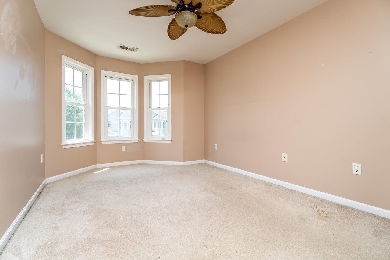 204 WILLOW OAKS DR