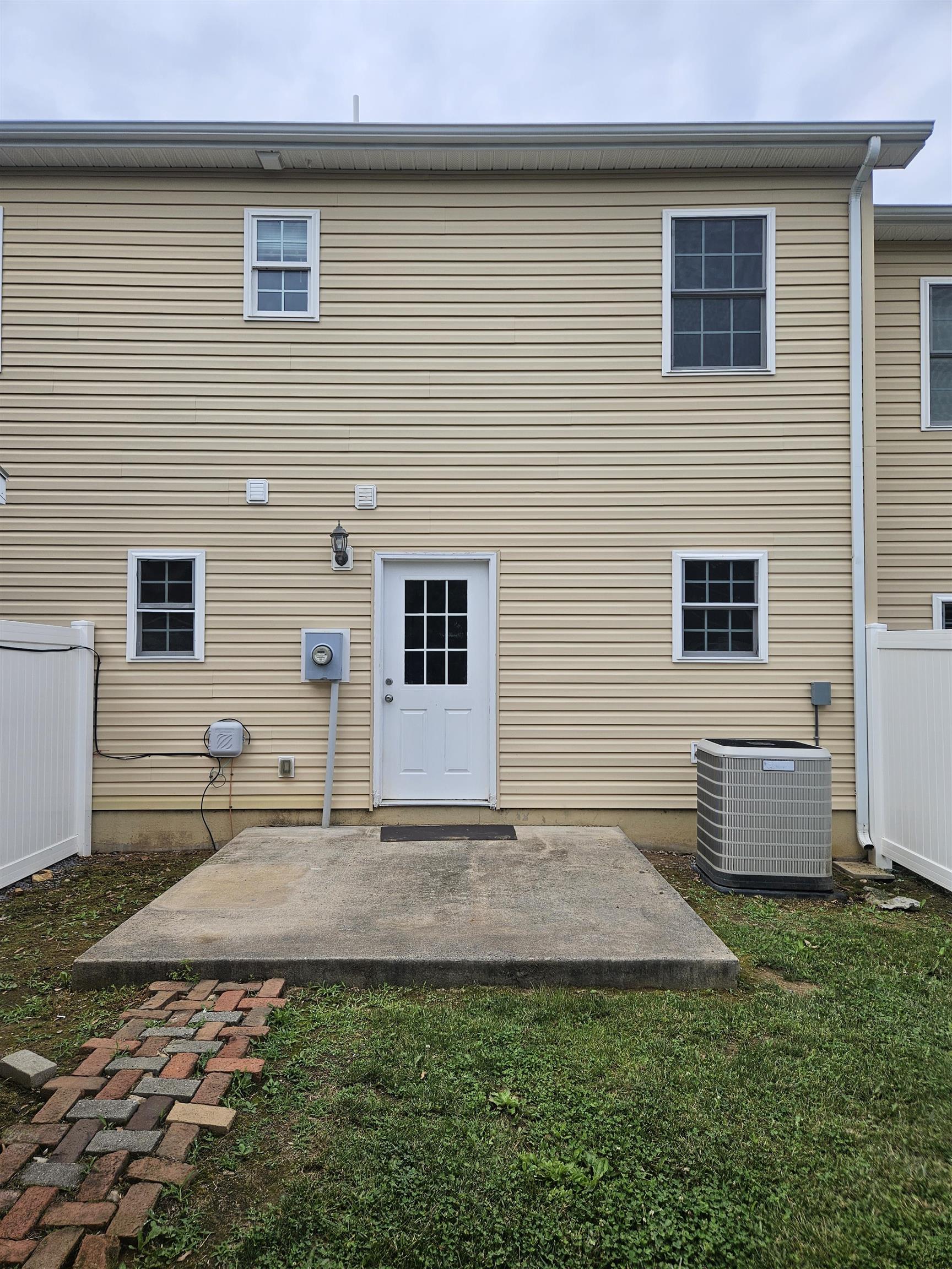 204 WILLOW OAKS DR