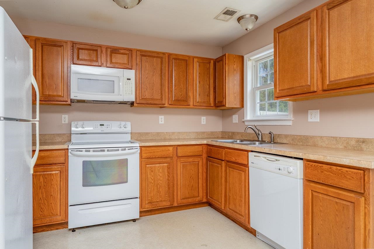 204 WILLOW OAKS DR