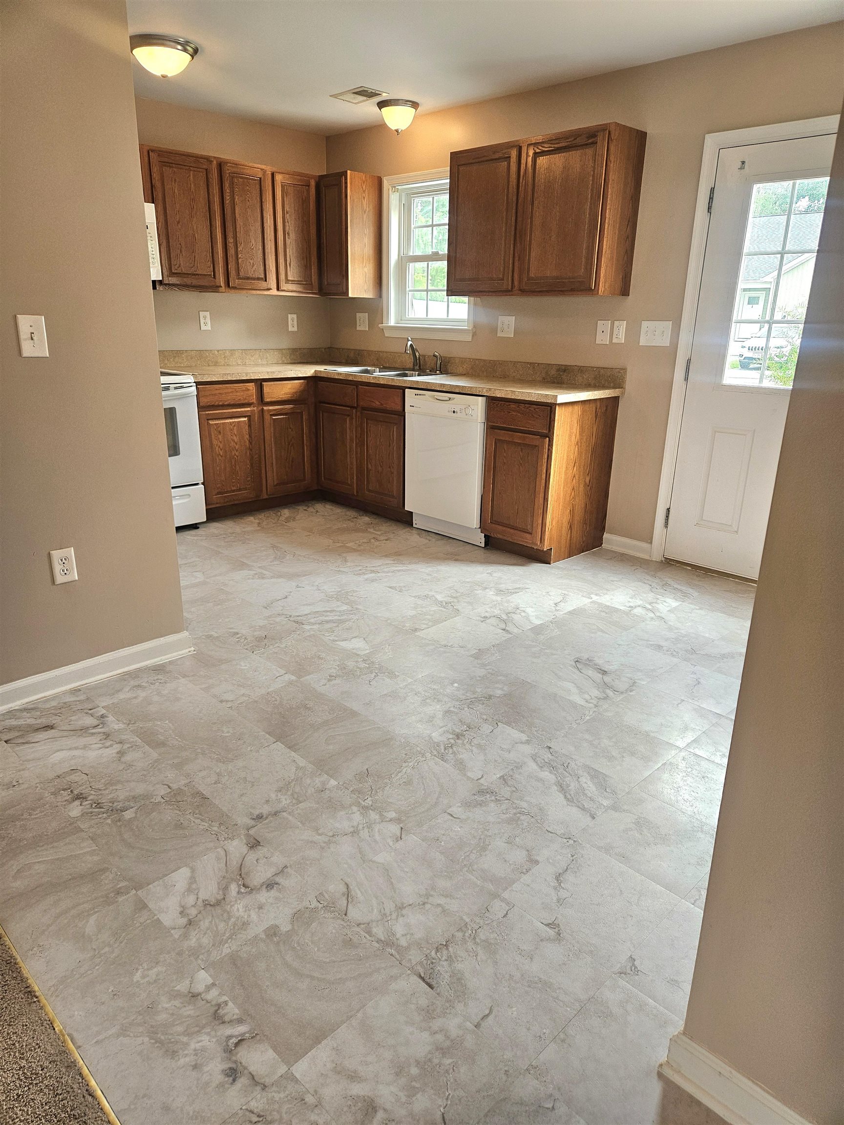 204 WILLOW OAKS DR