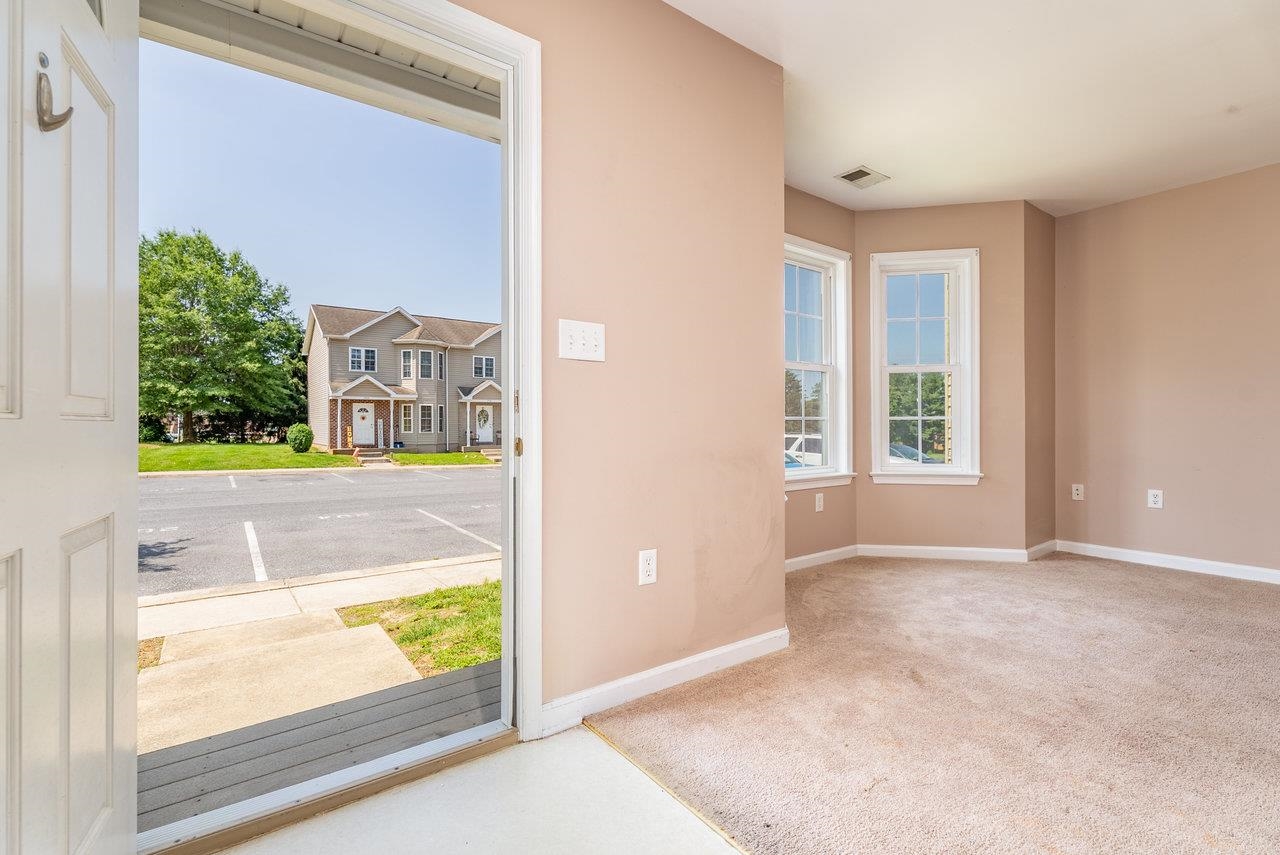 204 WILLOW OAKS DR