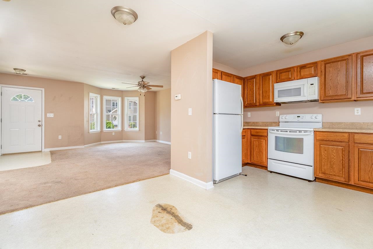 204 WILLOW OAKS DR