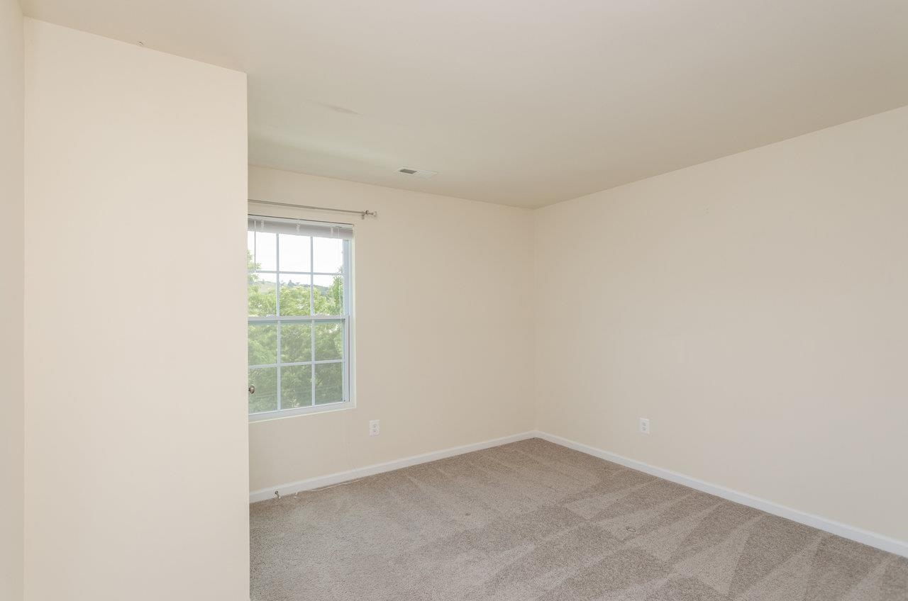 110 JILLIAN LN