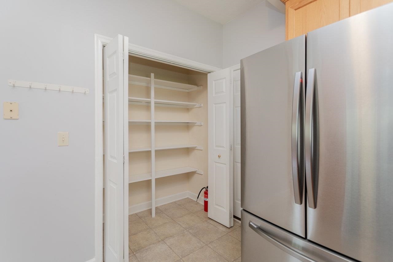 390 STONELEIGH DR