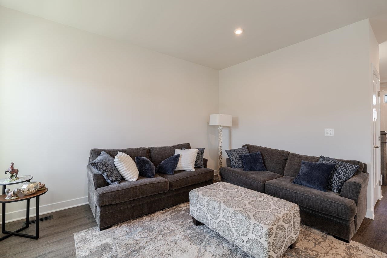 2758 DORVAL RD