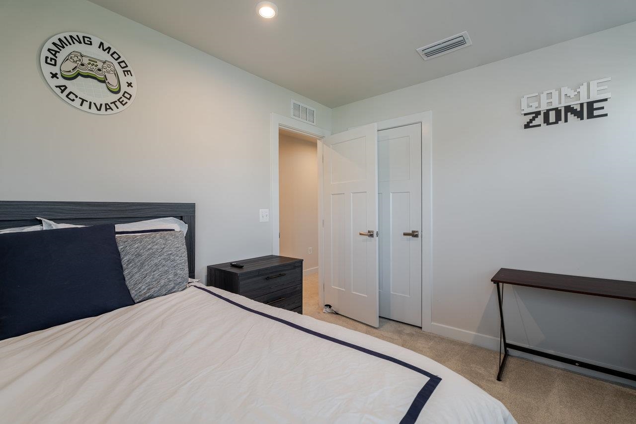 2758 DORVAL RD