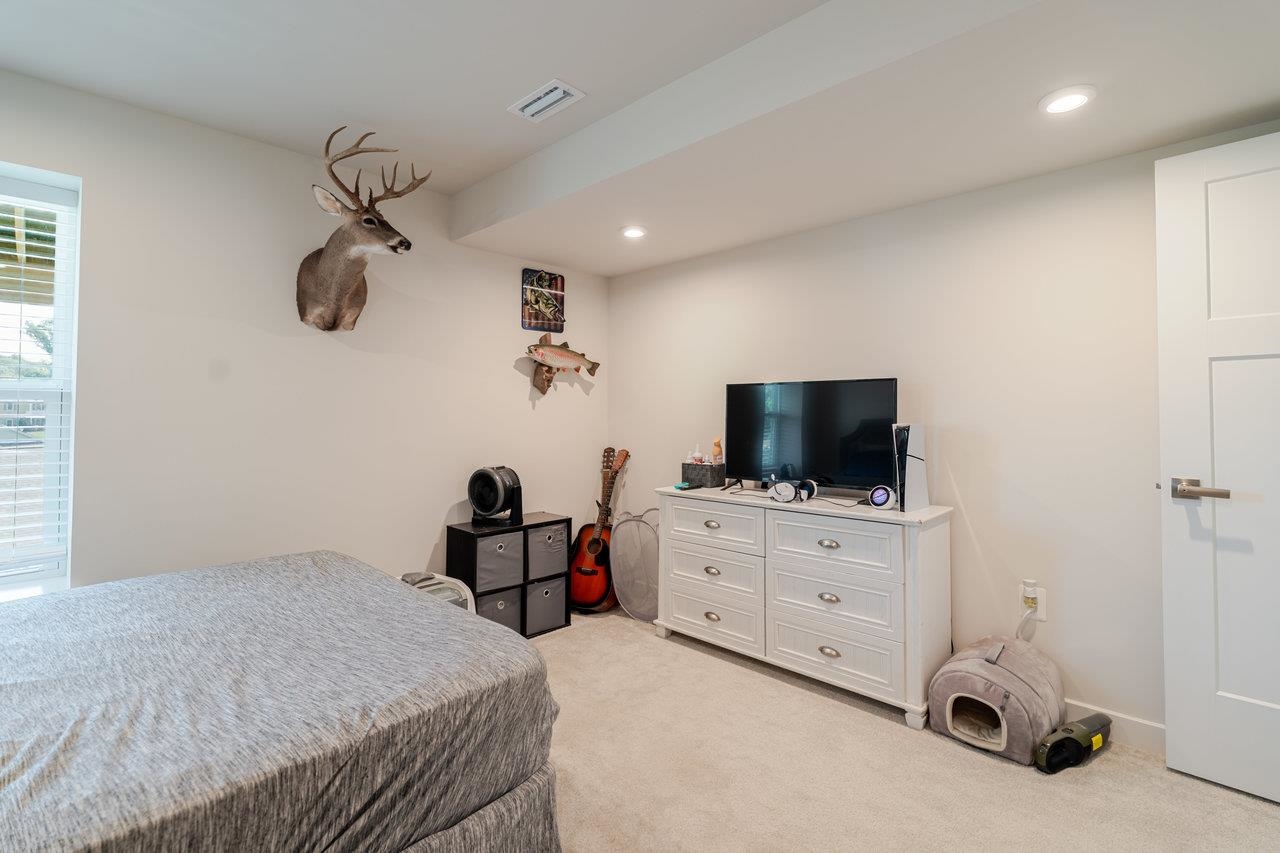 2758 DORVAL RD