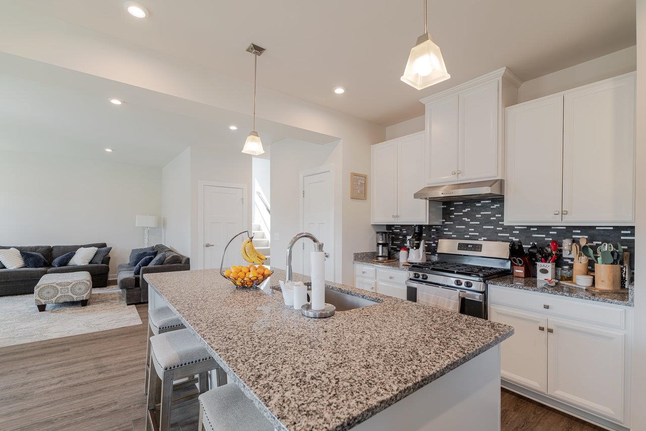 2758 DORVAL RD