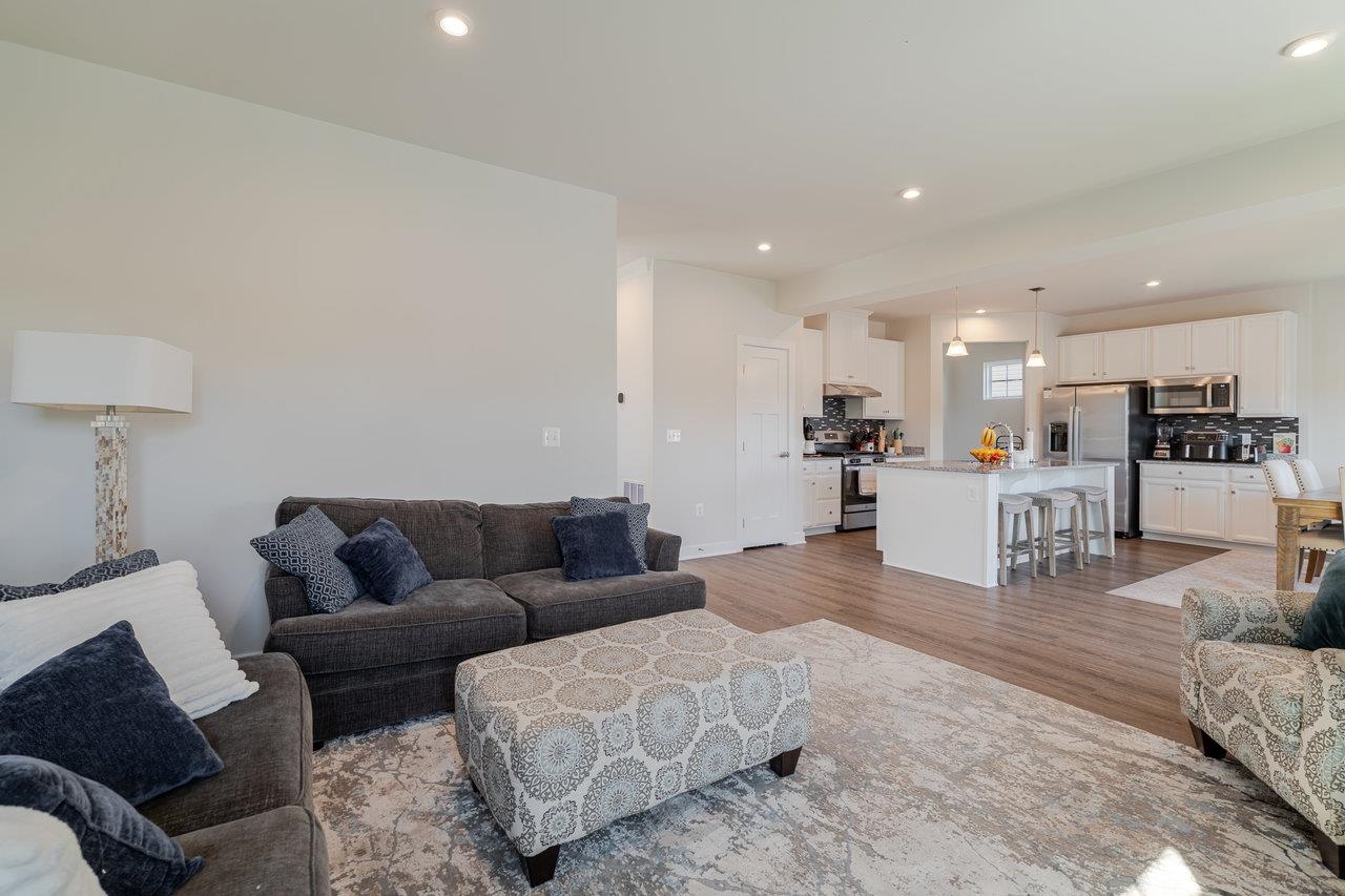 2758 DORVAL RD