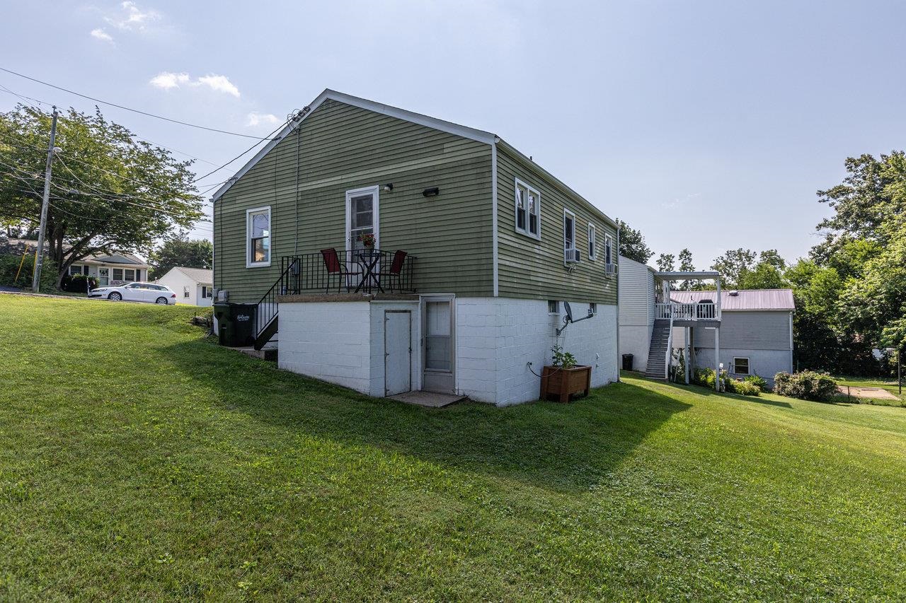 122 FRASER LN