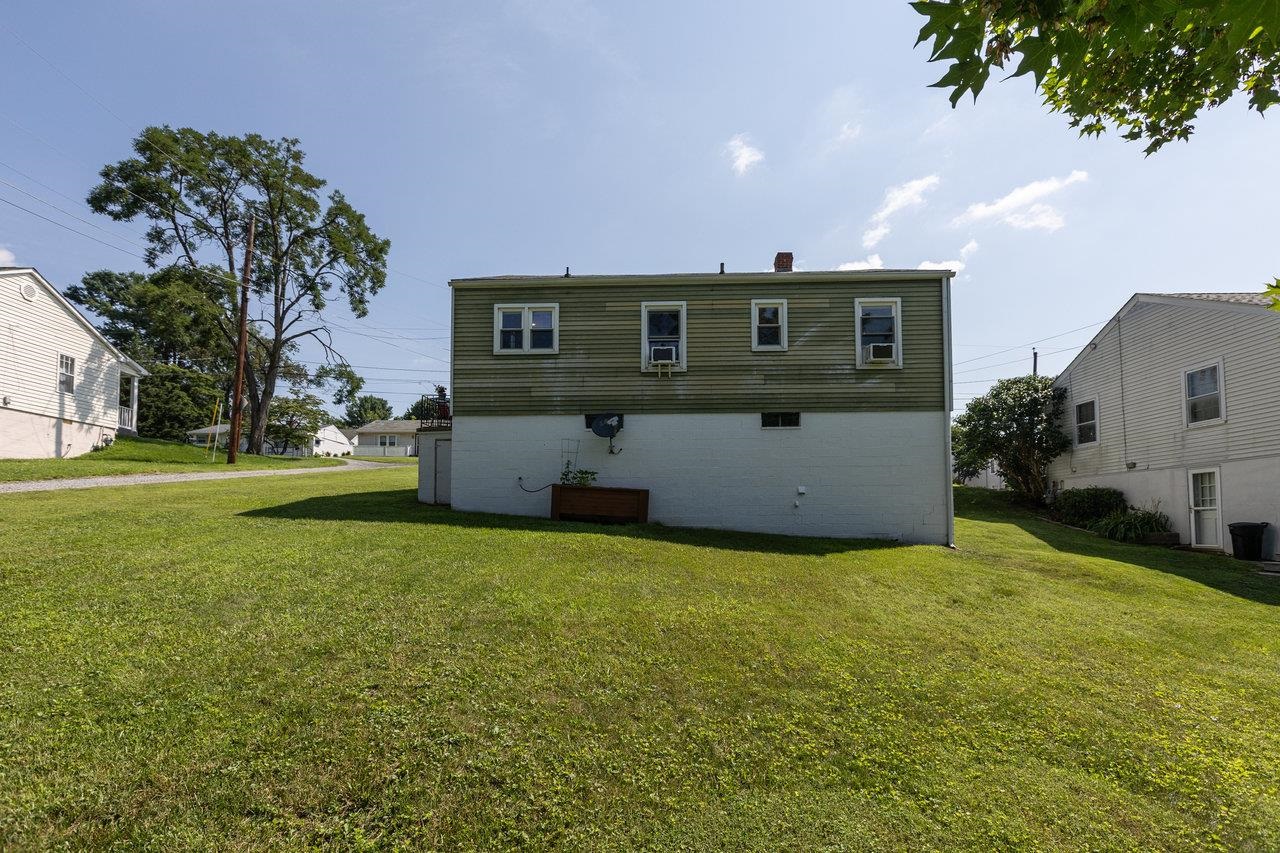 122 FRASER LN