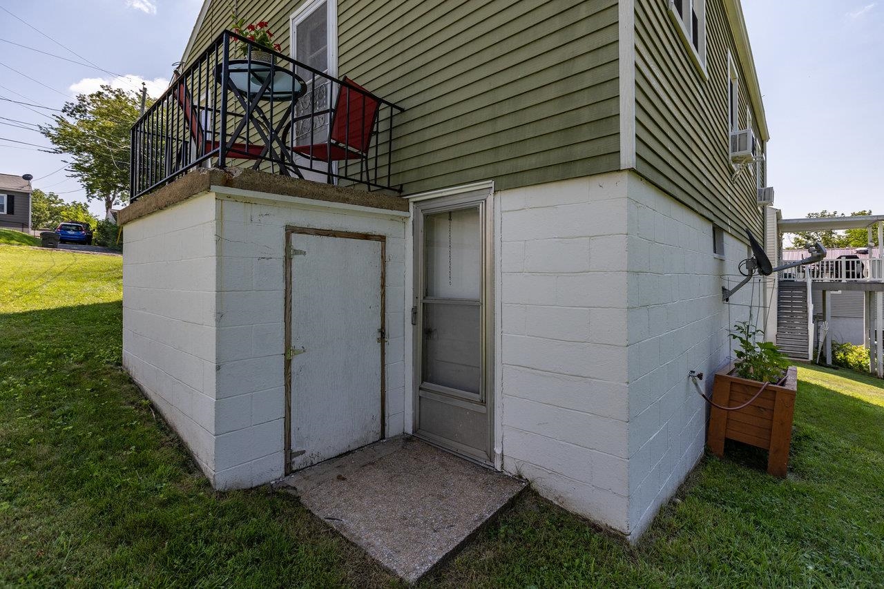 122 FRASER LN