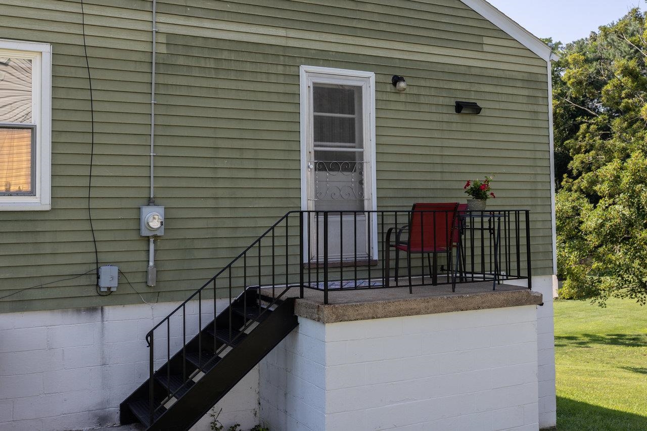 122 FRASER LN