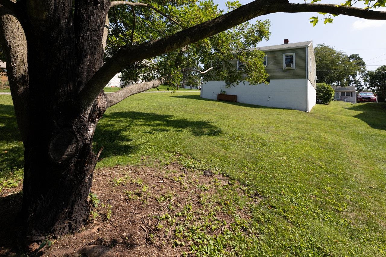 122 FRASER LN