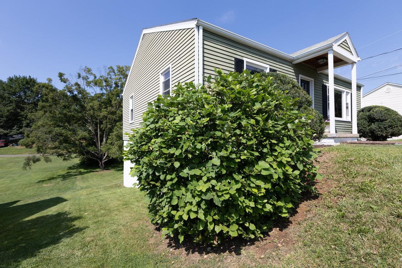 122 FRASER LN