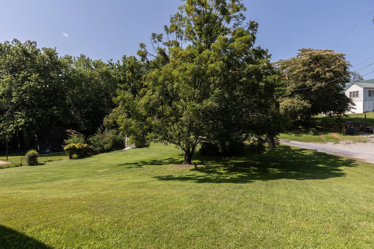 122 FRASER LN