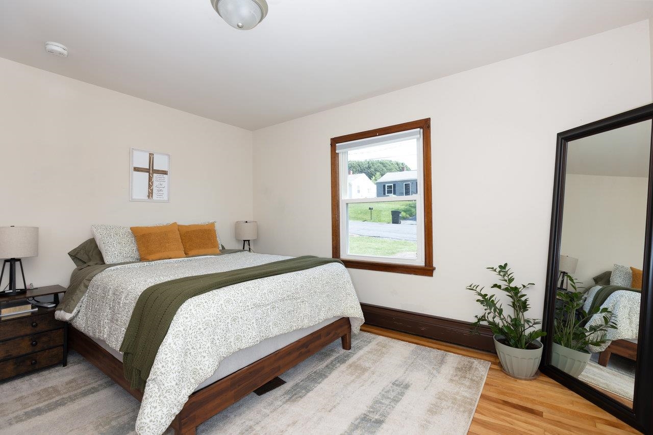 122 FRASER LN