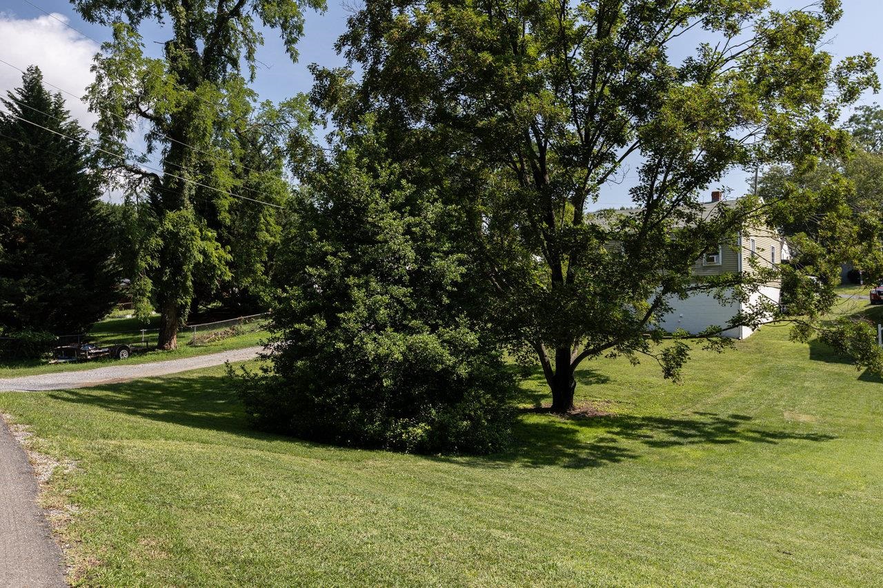 122 FRASER LN