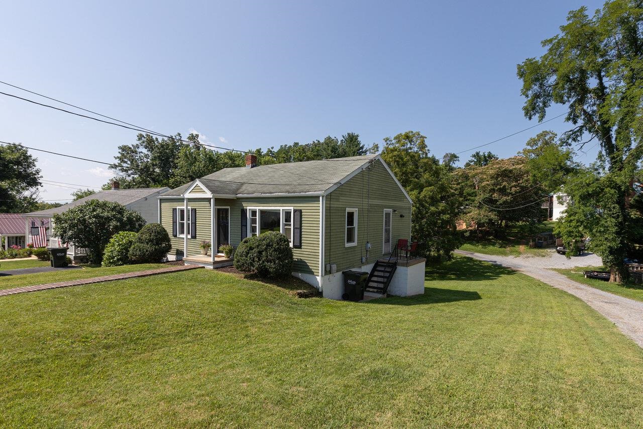 122 FRASER LN