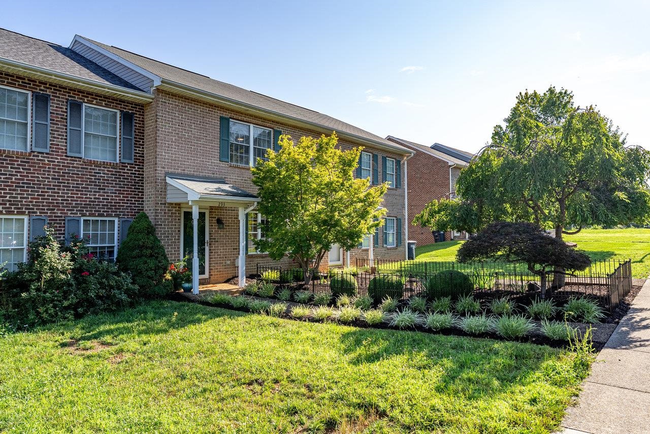 293 EMERALD DR