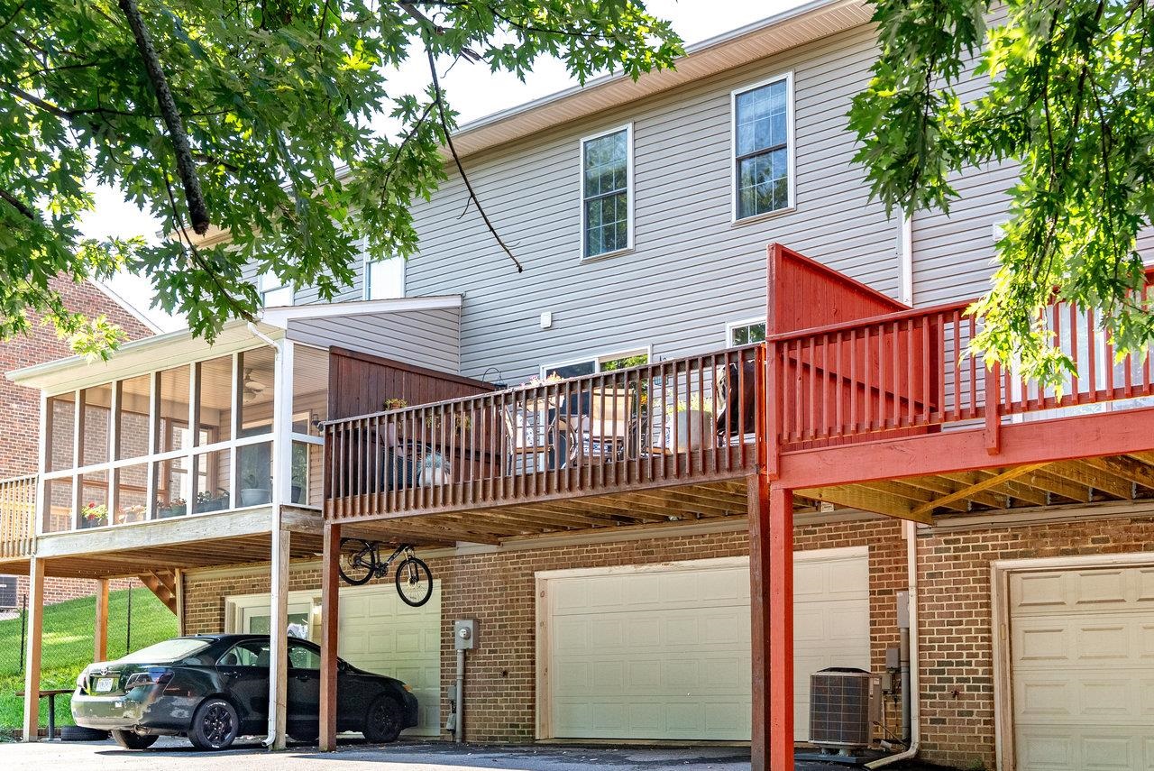 293 EMERALD DR