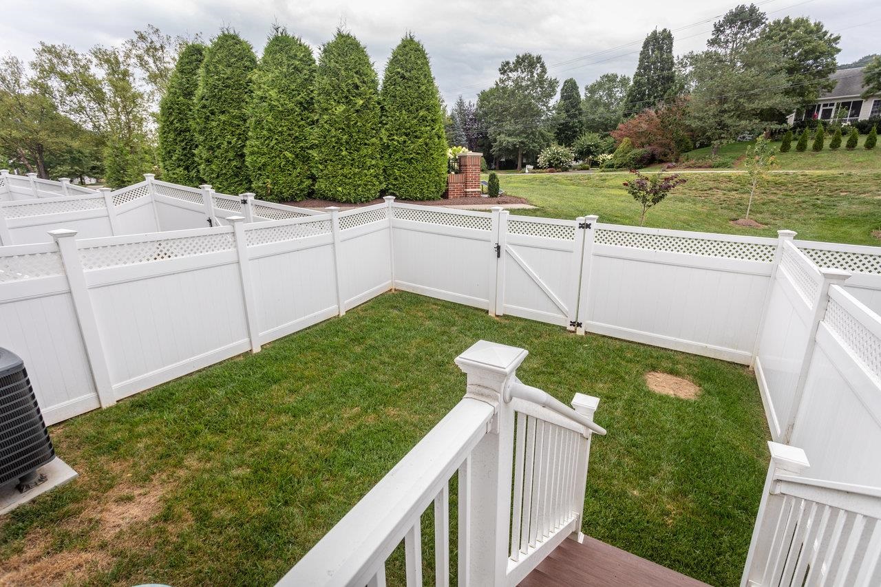 3389 MONTEREY DR