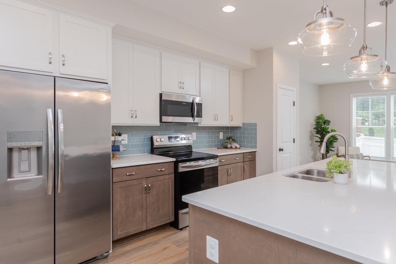 3389 MONTEREY DR