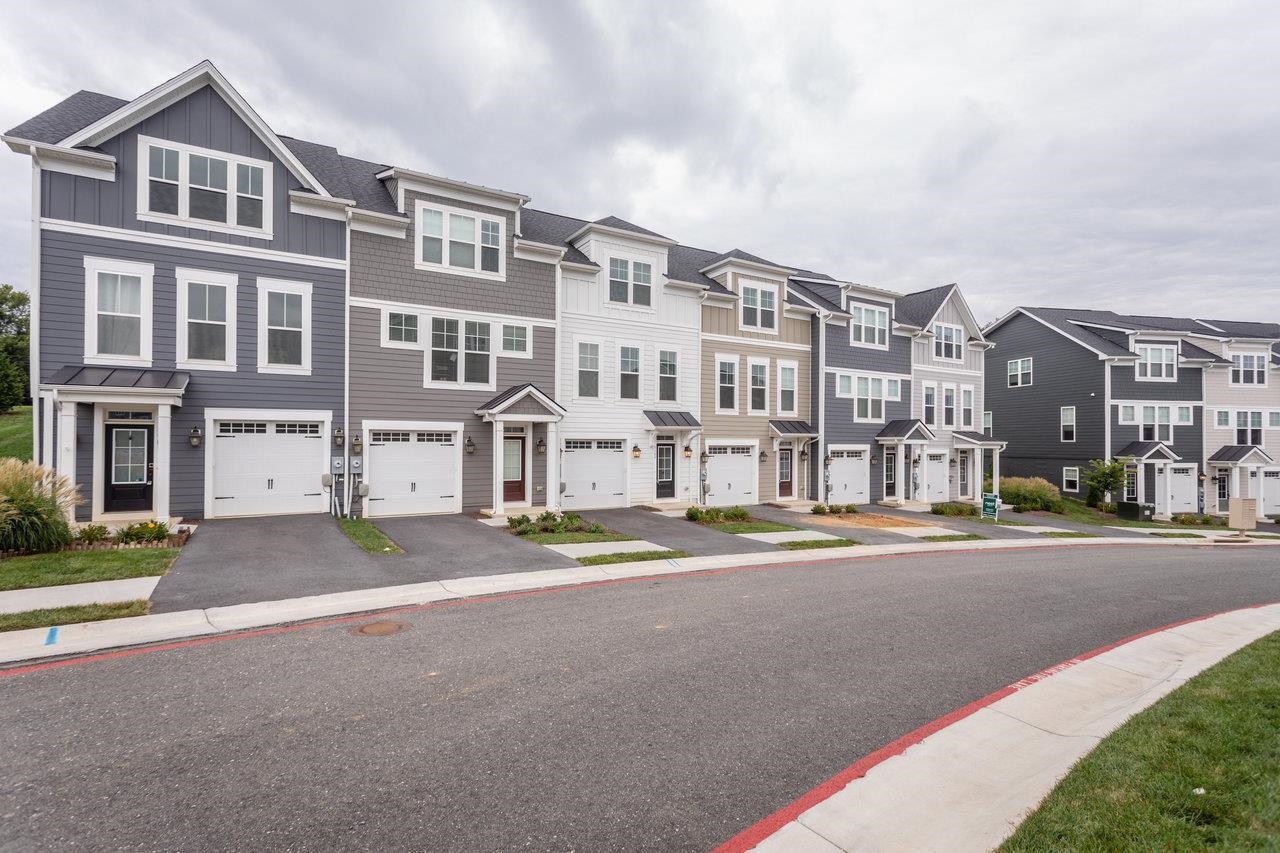 3389 MONTEREY DR