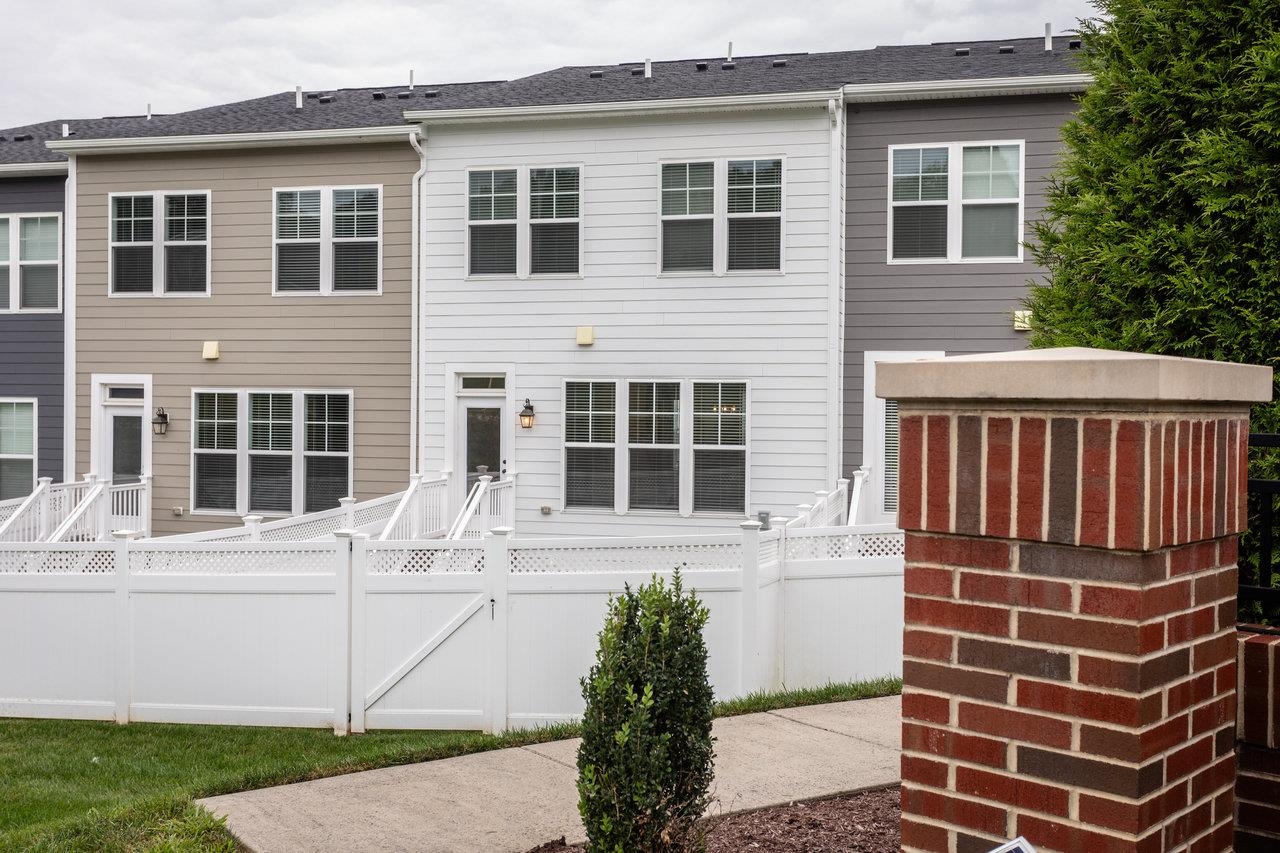 3389 MONTEREY DR