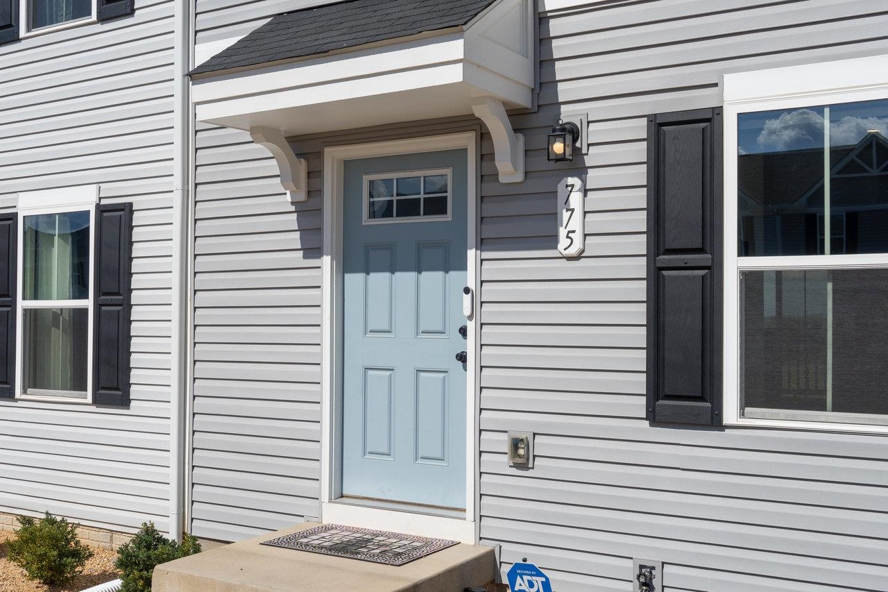775 CARSON CIR