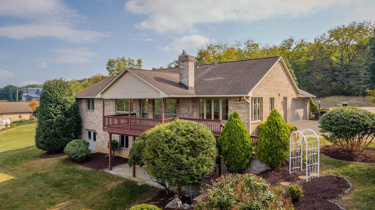 624 ERICKSON AVE