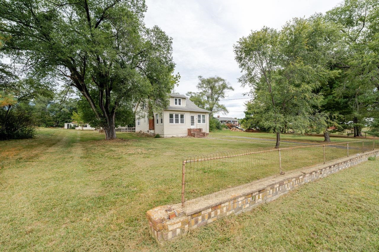 9571 TOWN HALL RD