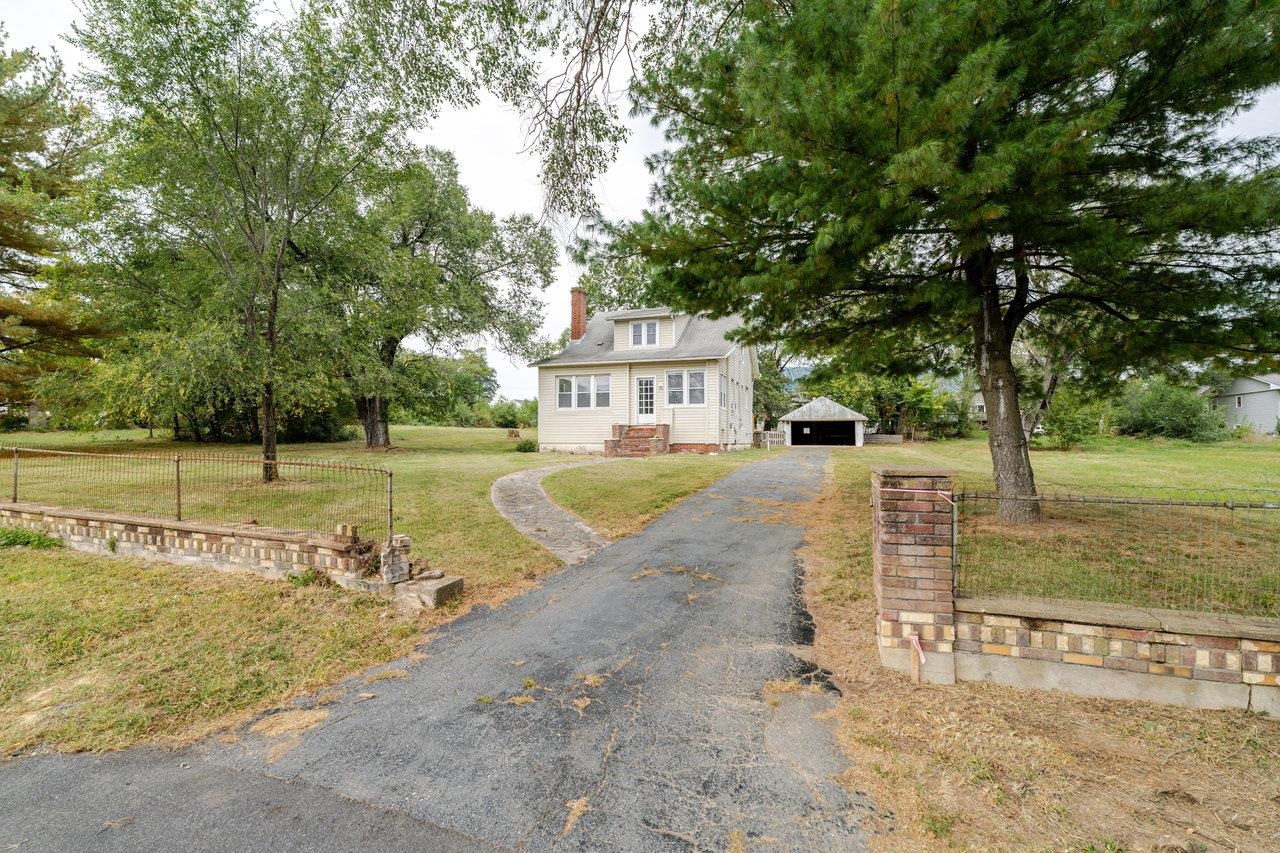 9571 TOWN HALL RD
