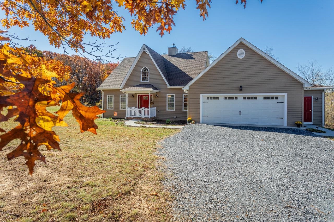 82 SMOKY ROW RD