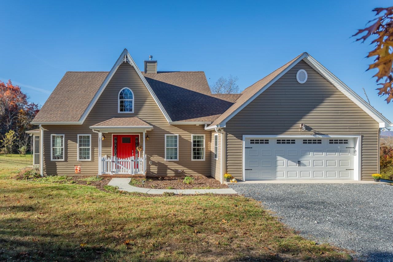 82 SMOKY ROW RD