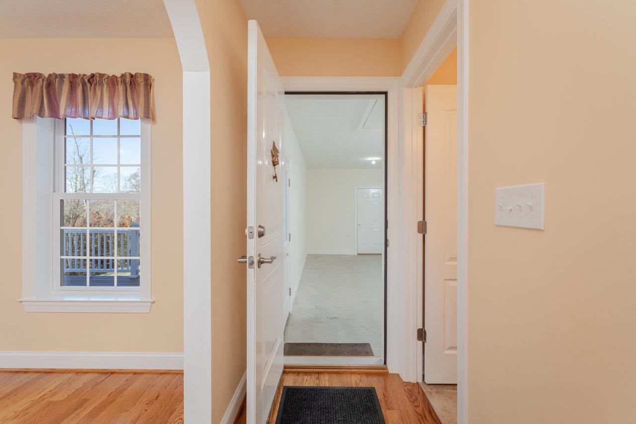82 SMOKY ROW RD