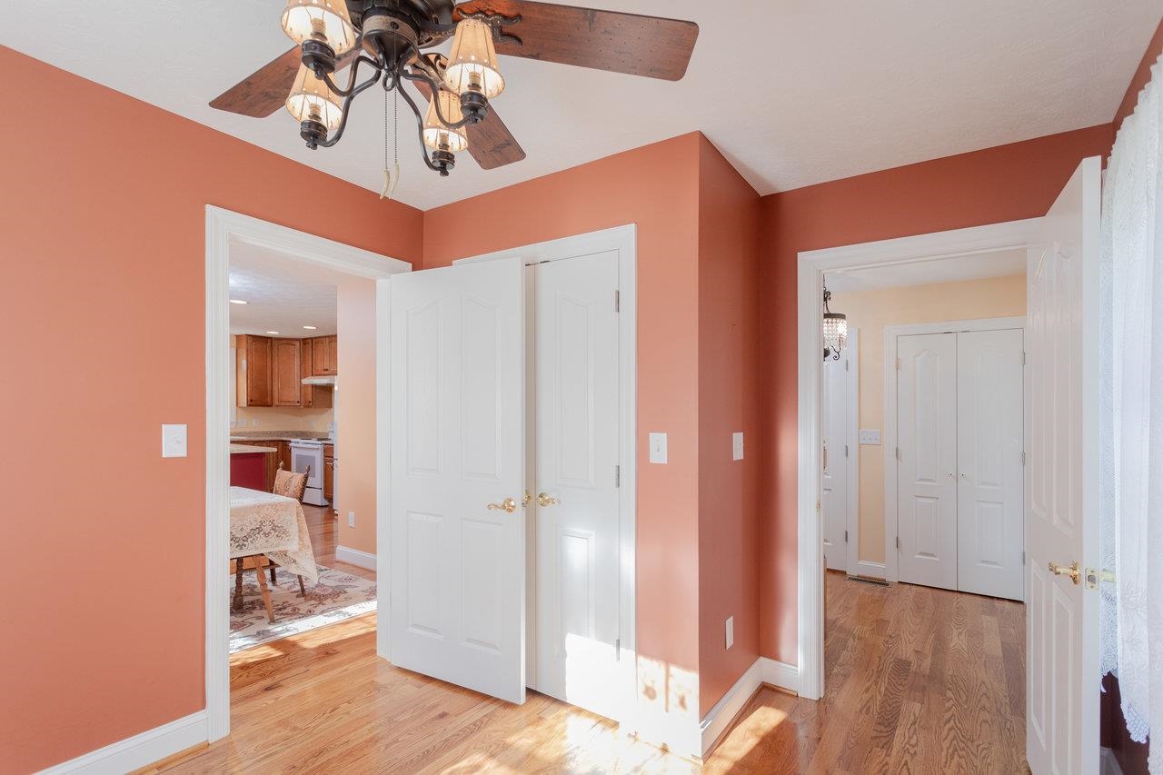 82 SMOKY ROW RD