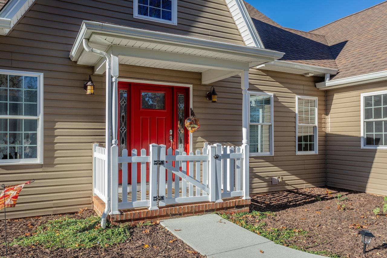 82 SMOKY ROW RD