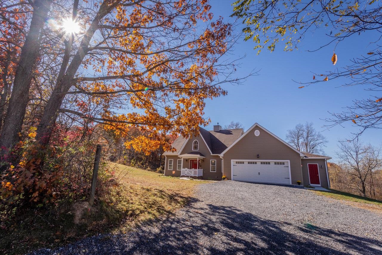 82 SMOKY ROW RD