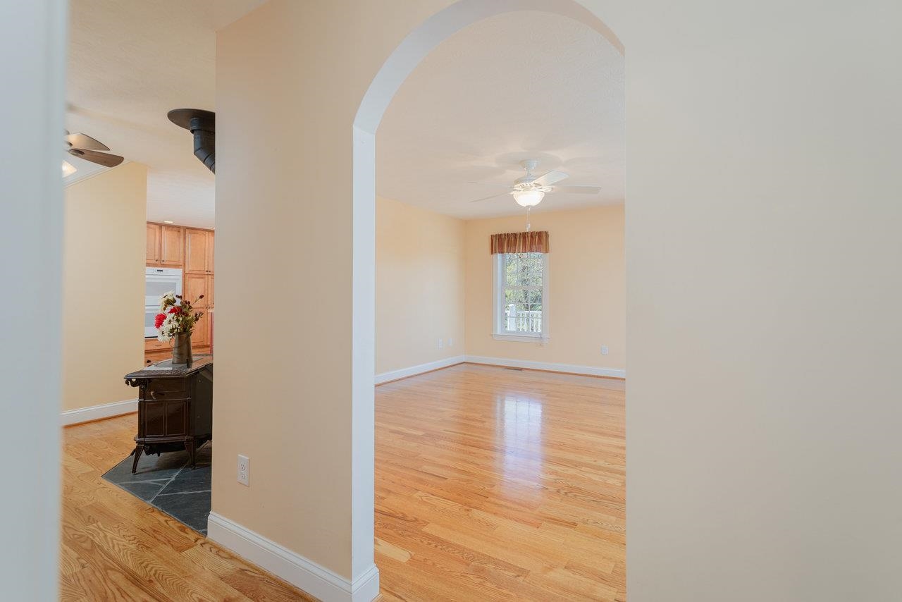 82 SMOKY ROW RD