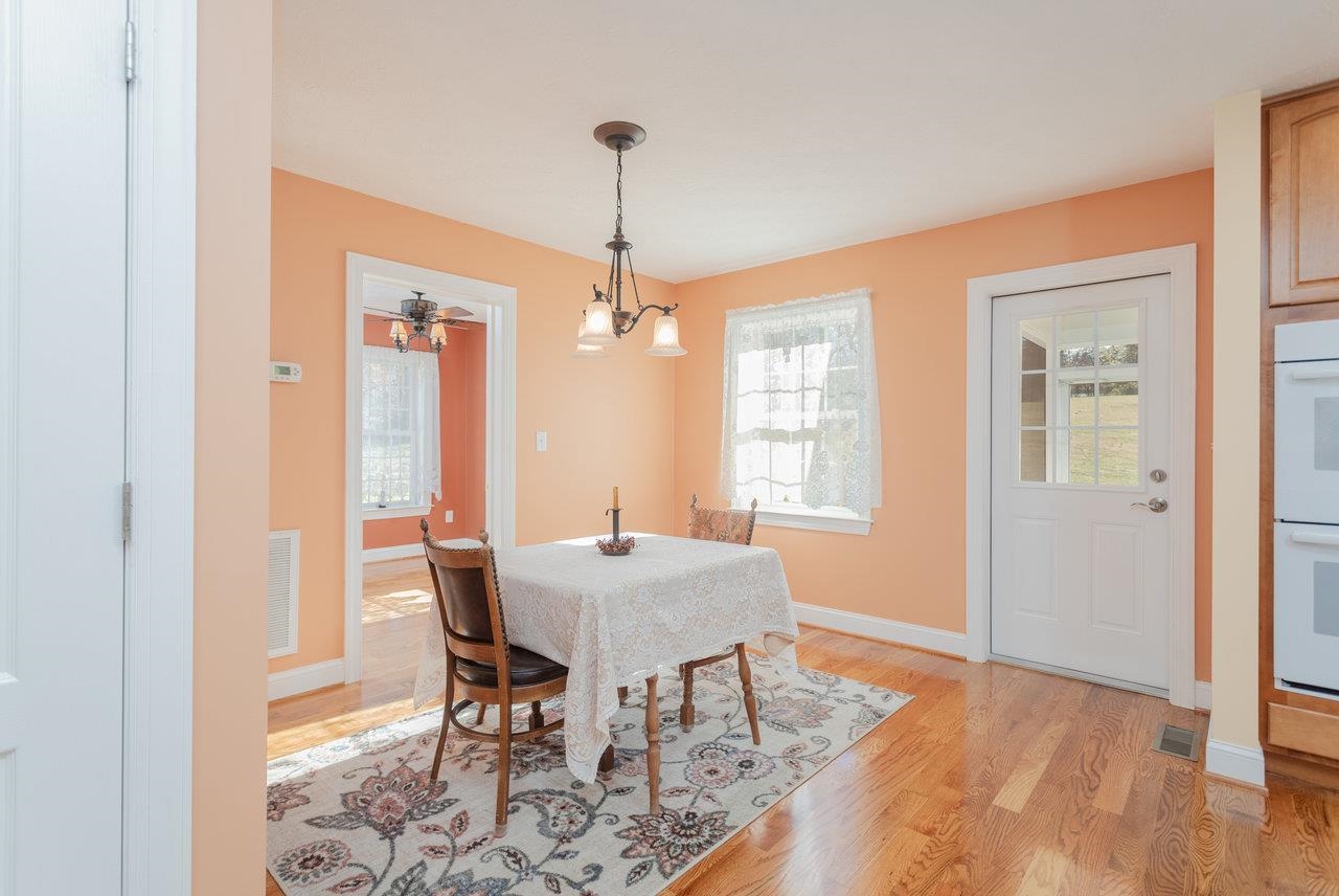82 SMOKY ROW RD