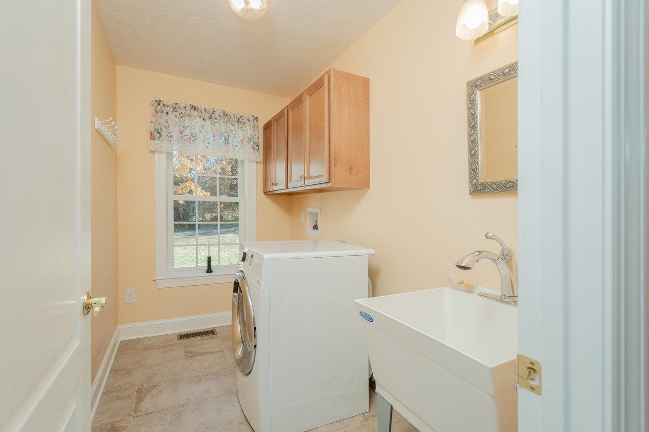 82 SMOKY ROW RD