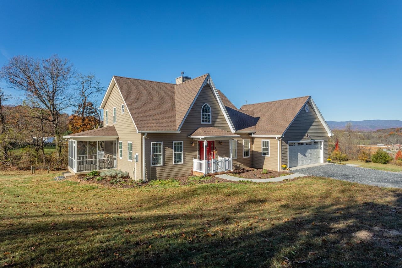 82 SMOKY ROW RD