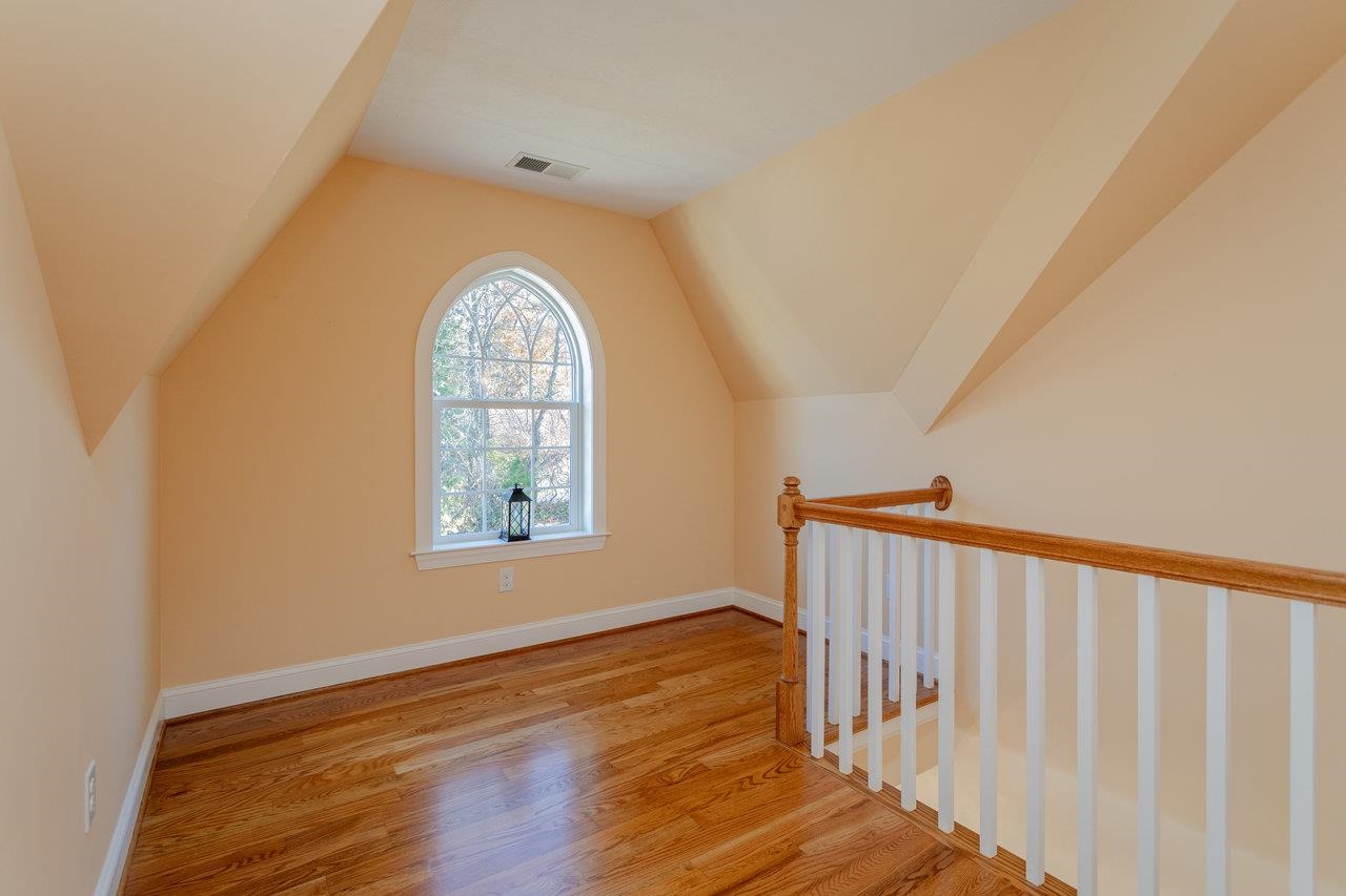 82 SMOKY ROW RD