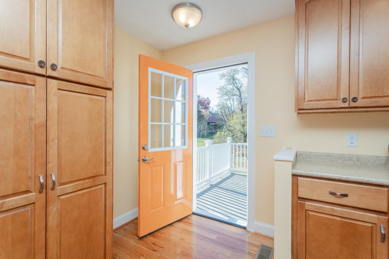 82 SMOKY ROW RD