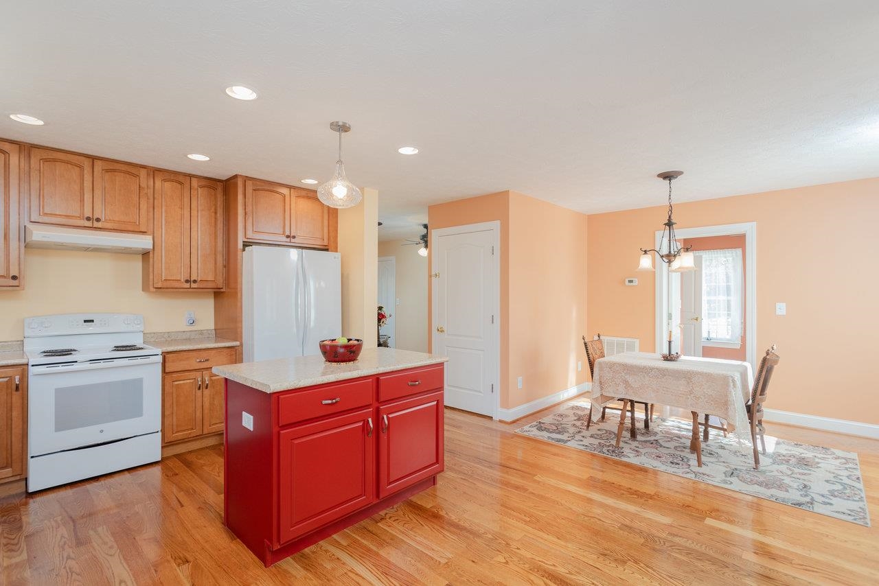 82 SMOKY ROW RD