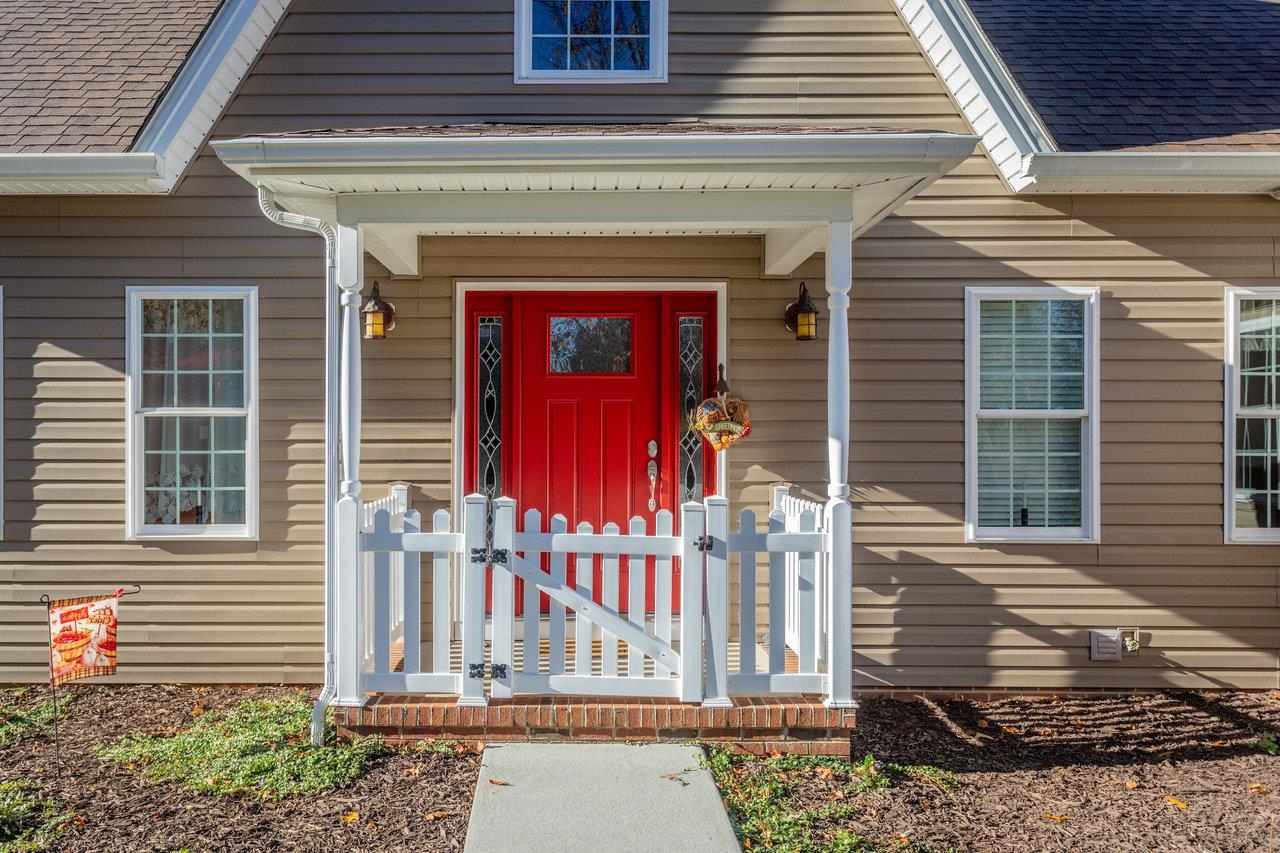82 SMOKY ROW RD