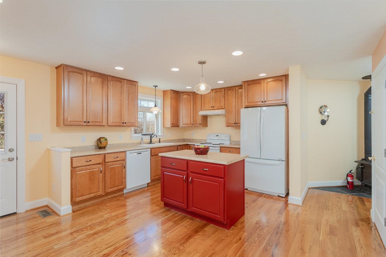 82 SMOKY ROW RD