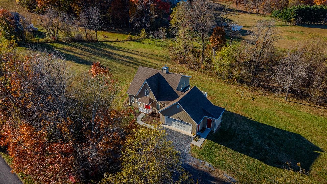 82 SMOKY ROW RD